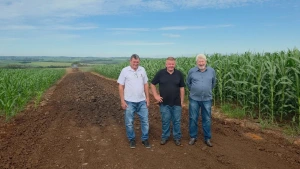 Prefeitura de Nova Santa Rosa realiza recuperação emergencial de estrada na Linha Guaramirim