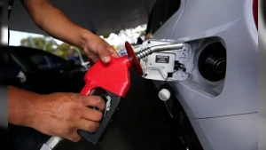 Gasolina e diesel sobem pela quarta semana seguida nos postos do país, diz ANP