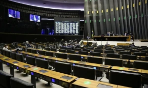 Fim da janela partidária provoca semana esvaziada na Câmara