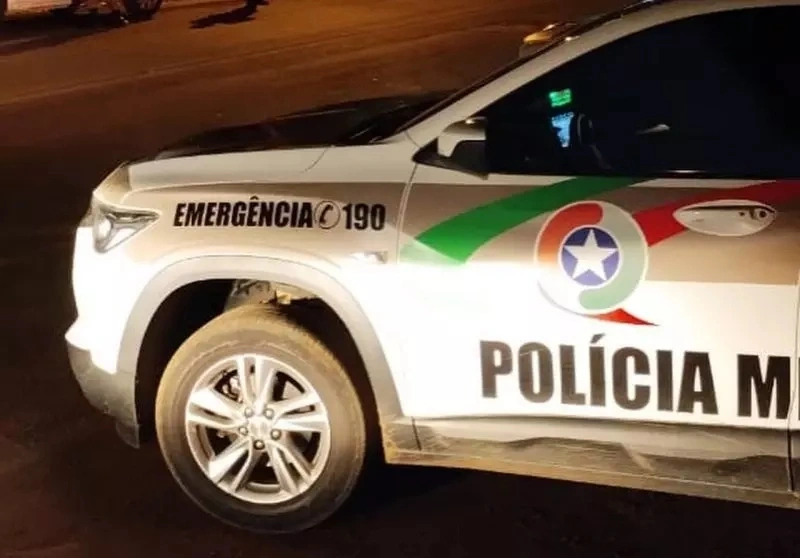 Homem mata esposa e avisa irmão por mensagem em SC