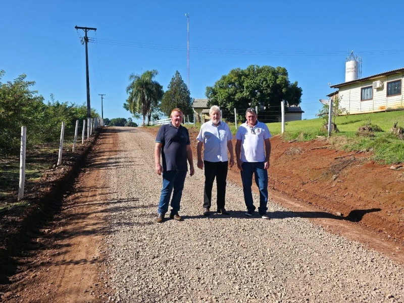 Prefeitura realiza melhorias em estradas rurais nas linhas Sanga Curta e Sanga Taquarichim
