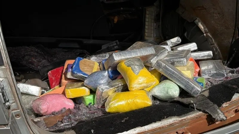 PRF apreende crack, haxixe e cocaína e prende mãe e filho na BR-369, em Ubiratã
