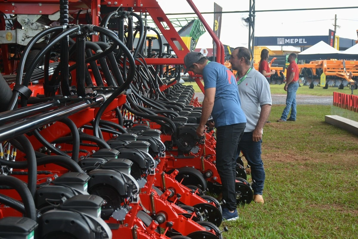 Vendas de máquinas agrícolas devem cair 8% neste ano, diz Abimaq