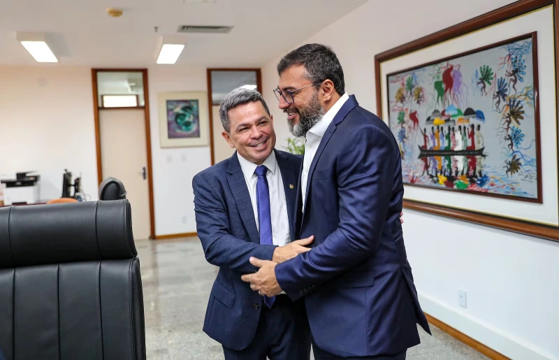 Governador e vice do Amazonas deixam cargos no limite do prazo eleitoral