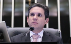 Motta diz que fim da escala 6x1 será debatida por meio de PEC