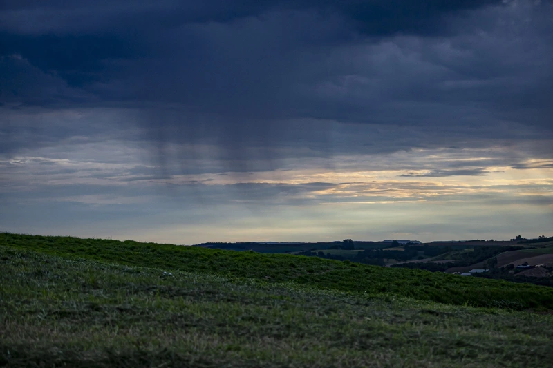Tempestades retornam ao Paraná no fim de semana e amplitude térmica fica mais aparente