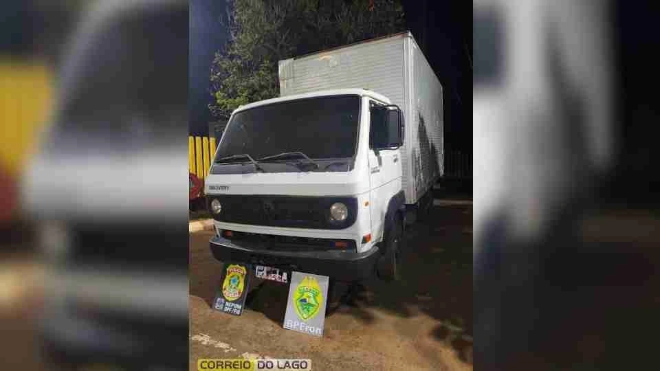 Caminhão roubado é recuperado e cigarros contrabandeados apreendidos em Santa Helena
