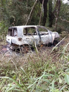 Corpo é encontrado dentro de carro incendiado próximo a ponte em Quedas do Iguaçu