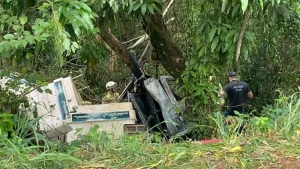 Acidente com caminhão deixa dois mortos na PR-497 entre Missal e Itaipulândia
