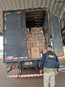 PRF apreende maconha após perseguição e retira 200 mil maços de cigarros de circulação em Marechal Rondon