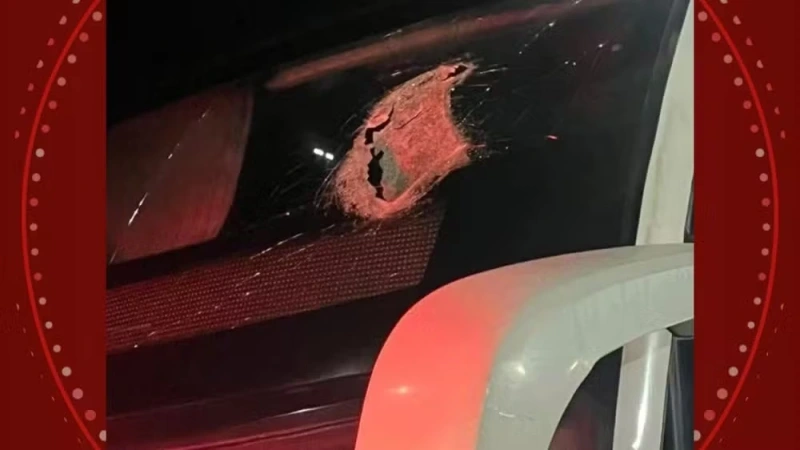 Peça se solta de caminhão, atinge ônibus e mata passageiro que trocou de poltrona durante viagem em rodovia do Paraná