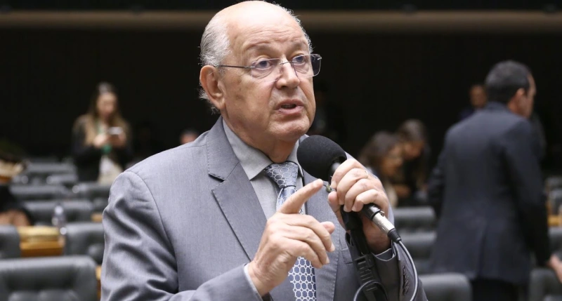 Deputado paranaense Luiz Carlos Hauly anuncia pré-candidatura ao Senado