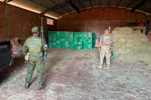 PMPR e PF prendem sete homens e apreendem 20 mil pacotes de cigarros contrabandeados