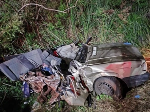 Mãe e bebê de 5 meses morrem em colisão entre carro e caminhão na BR-282, no Oeste de SC