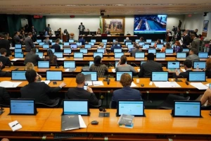 CCJ vota PEC da 6x1 na quarta com favoritismo pela aprovação