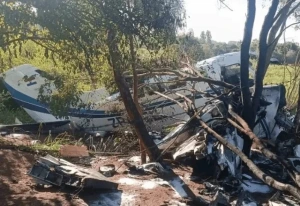 Avião com US$ 5 milhões e R$ 15 milhões cai e dinheiro é saqueado no Paraguai