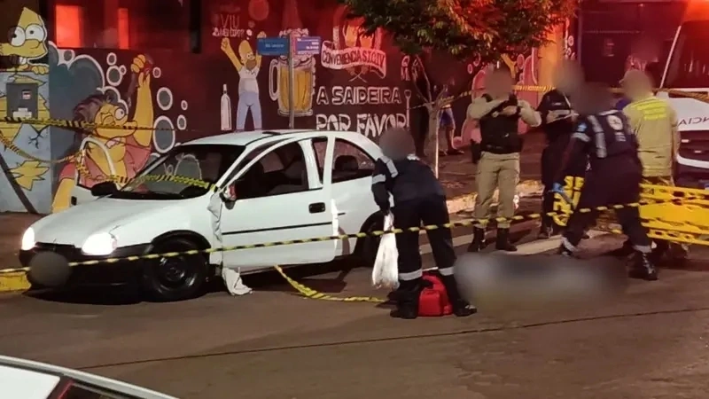 Jovem de 18 anos é morto a tiros dentro de carro em Toledo