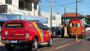 Homem que bateu moto elétrica contra porta de caminhonete morre no HUOP, em Cascavel