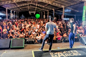 Show de Cacio e Marcos encerra Expo Rosa 2026 com sucesso