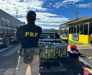 PRF prende mãe e filho com carga milionária de iPhones na BR-277, em Guarapuava