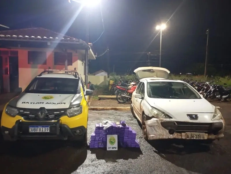 Suspeitos fogem após perseguição e abandonam 120 kg de drogas em Assis Chateaubriand