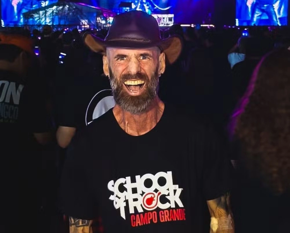 'Não vou faltar no meu': homem com câncer terminal organiza festa para o próprio velório (em vida)