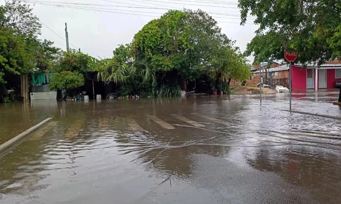 Temporal no RS deixa desalojados, provoca danos e uma morte
