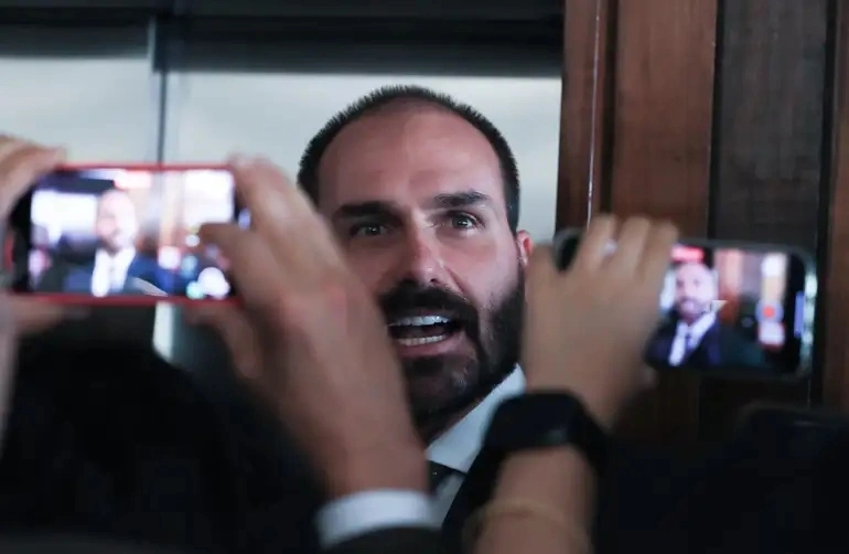 PL planeja lançar Eduardo Bolsonaro como suplente ao Senado por SP