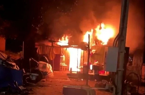 Fogo destrói casa em Terra Roxa e polícia deve investigar suspeita de incêndio criminoso