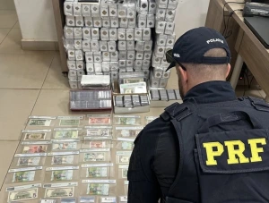 PRF apreende coleção milionária de moedas e cédulas estrangeiras em Cascavel