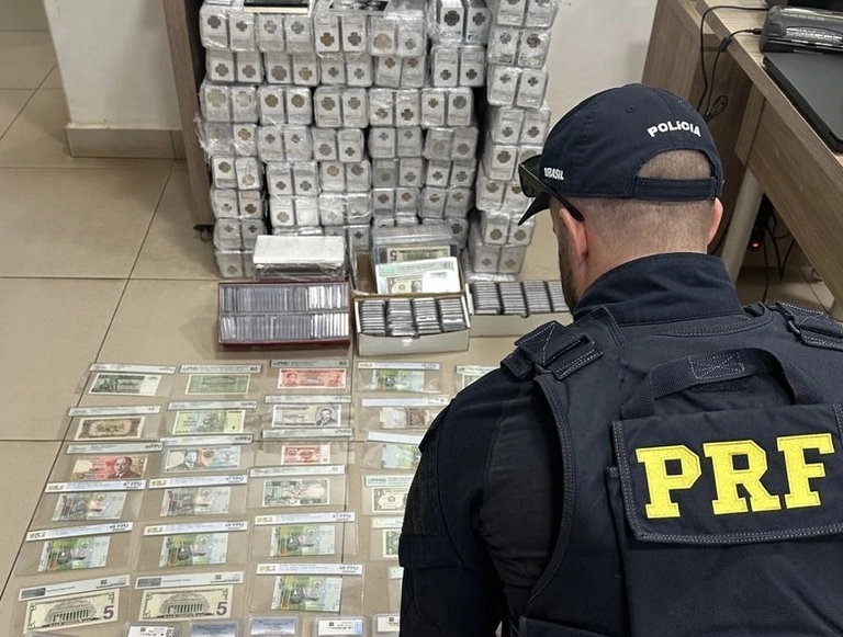 PRF apreende coleção milionária de moedas e cédulas estrangeiras em Cascavel