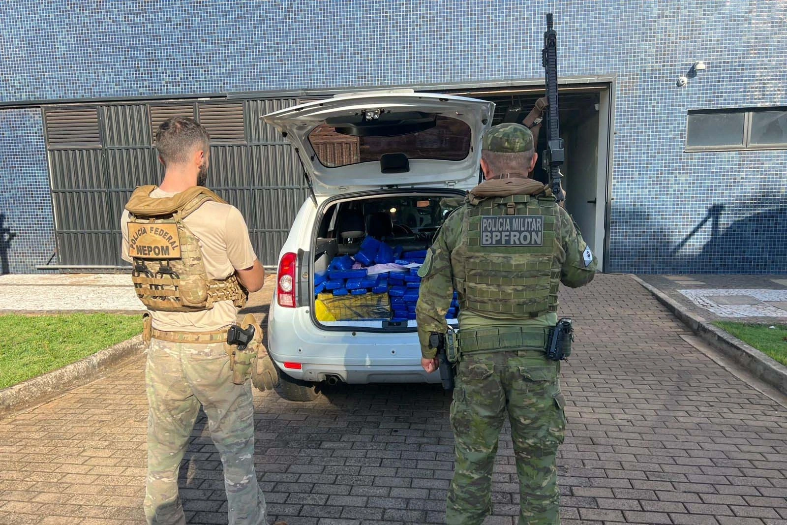 PMPR e PF interceptam veículo com quase 200 quilos de maconha em Terra Roxa