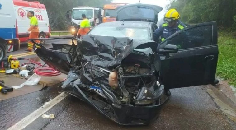 Assessor de vereador rondonense e esposa se envolvem em acidente na BR277; eles tiveram ferimentos graves