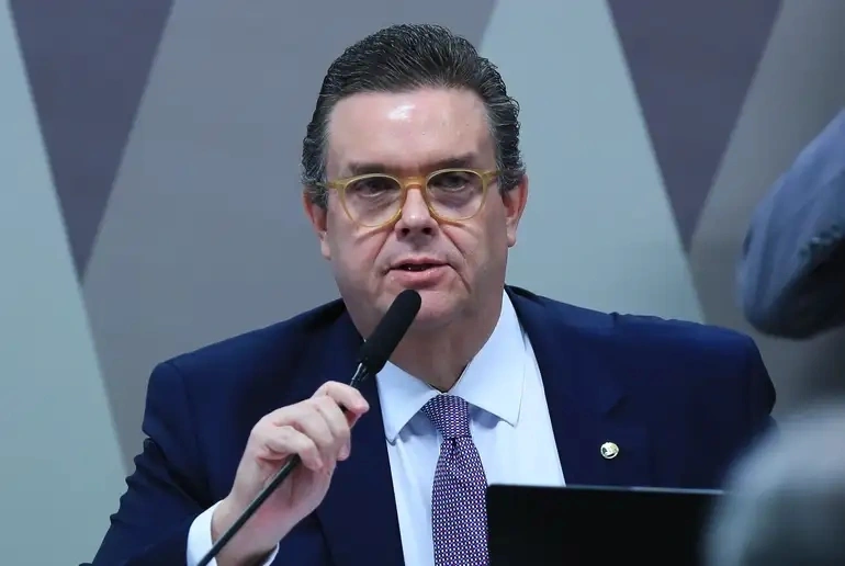 Ministro da Previdência promete zerar fila do INSS e anuncia pacote para acelerar atendimentos