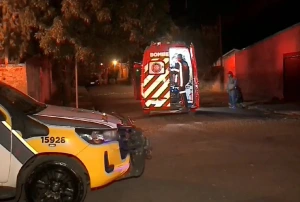 Jovem é morto com mais de 10 tiros na frente de bar no Paraná