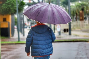 Paraná terá fim de semana chuvoso e novo declínio das temperaturas, prevê Simepar