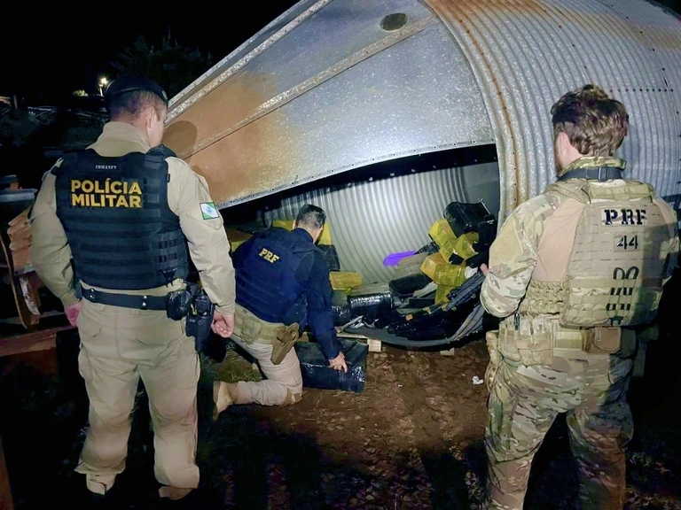 PRF e PM estouram depósito com mais de duas toneladas de drogas em Sede Alvorada, Cascavel