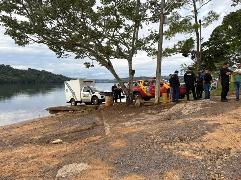 Homem morre afogado após cair de jet ski em praia artificial