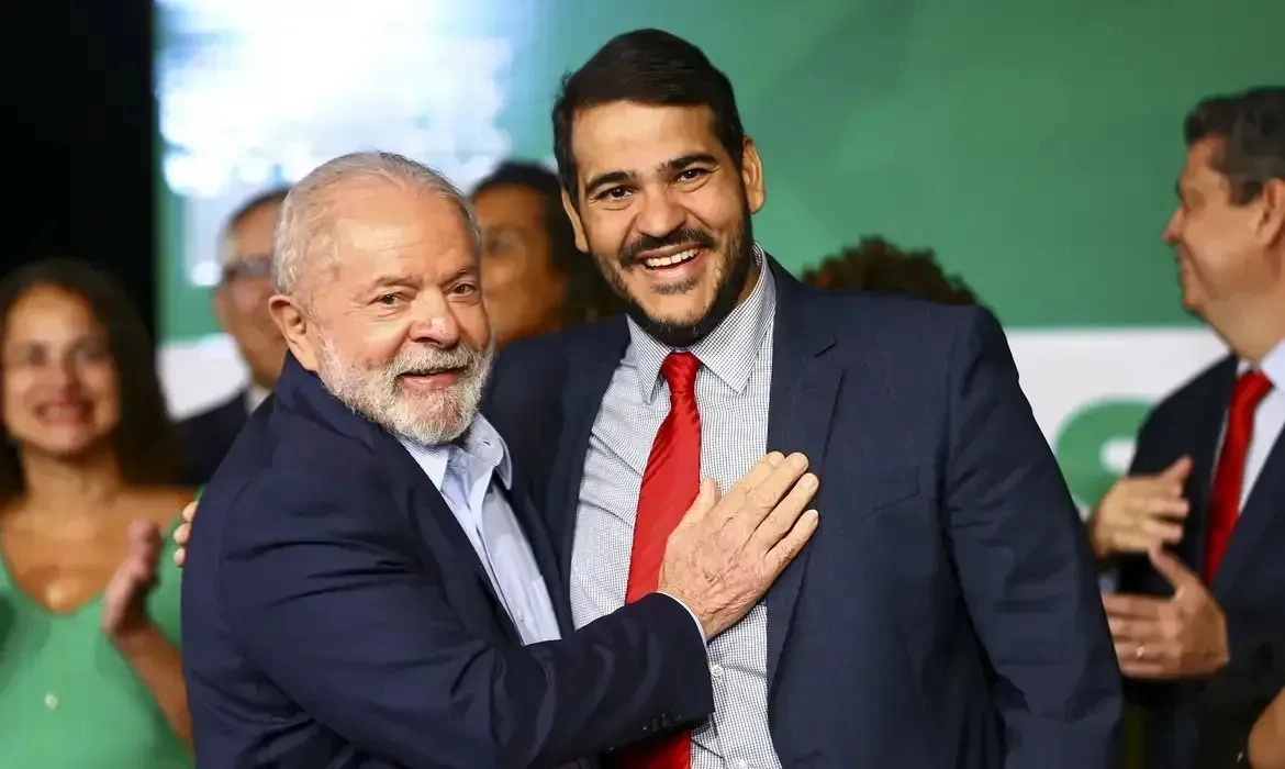 Lula diz a aliados que não aceitou derrota e insistirá em Messias no STF