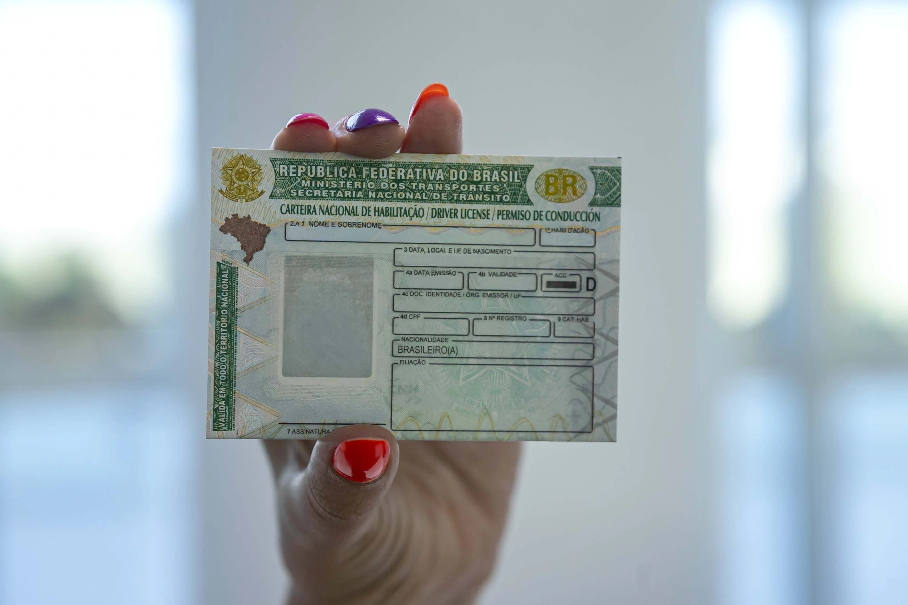 Justiça suspende certificações de CNH feitas por instrutores autônomos no Paraná