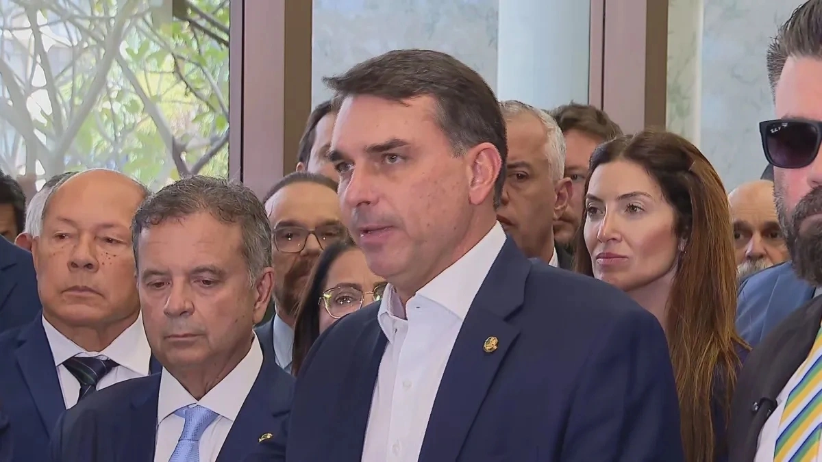 Flávio defende CPI do Master como "forma de separar bandido de inocente"