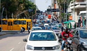Com IPVA mais barato, número de motoristas que quitaram tributo cresce 12% no Paraná