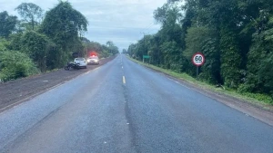 Acidente entre carros e moto deixa dois feridos na PR-317 em Santa Helena