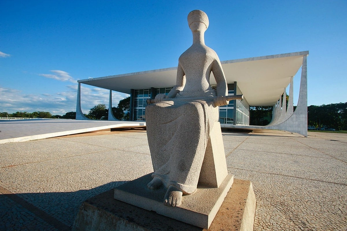STF determina fim de aposentadoria compulsória para juízes condenados