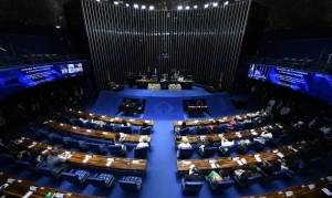 Senado muda regra de reajuste do magistério e fixa piso em R$ 5.130,63 para 2026