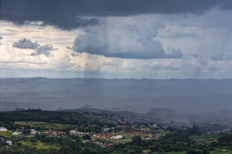Fim de semana será de chuva na faixa Oeste do Paraná, prevê o Simepar