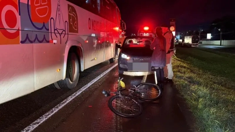 Ciclista fica gravemente ferido após ser atingido por carro na BR-277 em Cascavel