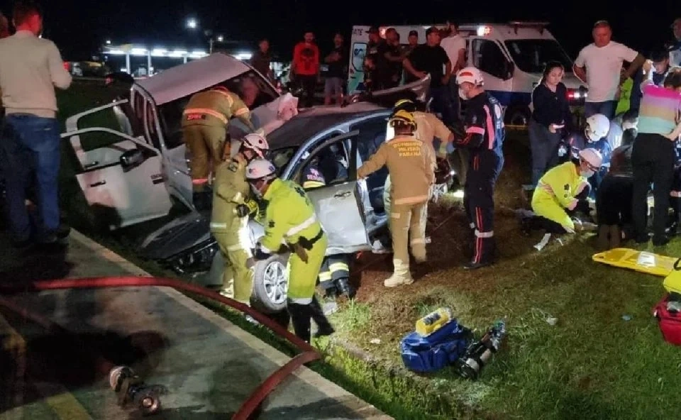 Duas pessoas morrem em grave acidente na BR-277 em Santa Tereza do Oeste