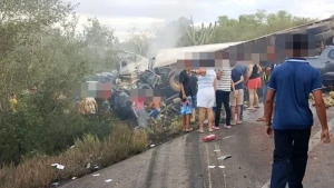 Acidente na Bahia deixa 16 mortos; caminhoneiro é preso