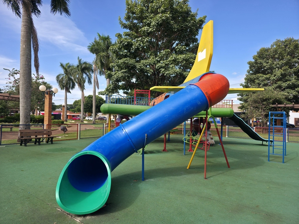 Parque do “Aviãozinho” da Praça da Bíblia de Nova Santa Rosa é reaberto após reforma e melhorias